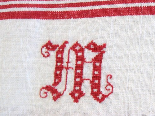 vintagedecorfra's profile picture. Bringing you décor ideas and inspiration using vintage, antique, retro and upcycled objects from France.