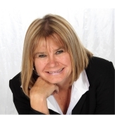 Public Speaking Coach-follow me to get your daily tips on how to improve your presentation skills!
