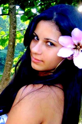Apenas uma garota
com a alegria de uma criança;
a malícia de uma adolescente;
e sentimentos de mulher!!!!
♥
