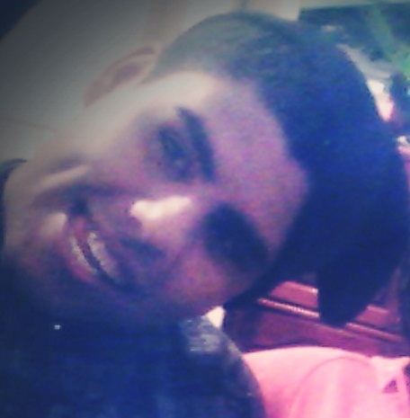 Ator,sonhador,simpático,Alegre e acima de tudo amigo. Gosto de tudo e de todos,amo o que faço: TEATRO !