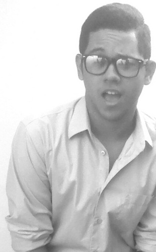 19 anos. Estudante. Ator,cantor ''por enquanto só pros amigos'' bipolar,amigo,conselheiro,parceiro,maluco... e acima de tudo um sonhador como qualquer outro!