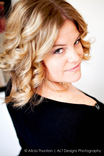 Global recruitment leader and brand ambassador who is a champion for change .  A little feisty, a hockey addict and a proud mama of 4!