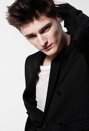 Professional undresser
Mother Agency-unsigned Mgmt 
London-img 
Paris-Bananas 
Milan-D'management 
NYC-DNA
Germany-Nest
insta- alexander_beck_