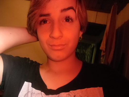 pode falar oq quiser de mim,mas tenha a decência de olhar nos meus olhos enquanto fala e tenha a coragem de ouvir minha resposta.