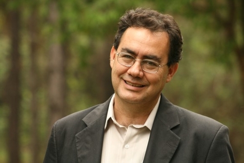 Inteligência multifocal refere-se à teoria de auto-ajuda sobre a construção dos pensamentos desenvolvida pelo escritor e psiquiatra Dr. Augusto Cury.
