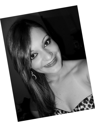 '' Um sorriso é a curva mais bonita no corpo de qualquer pessoa ''