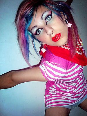 Rainha da favela e do photoshoop. A massa corrida é minha melhor amiga! Atualmente digo q sou dj pq quero me sentir subcebridade.