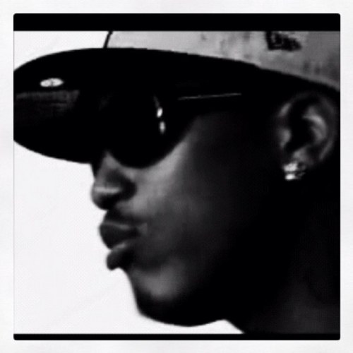 UNSIGNED ARTIST. Looking forward to working with artist in the music industry. Working hard to 1 day get signed to a Record Label.