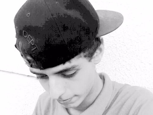 Sou filho do Rei, estilo de maloqueiro
O guerreiro num vira, já nasce guerreiro
Guerreiro de fé no rolê de a pé
Benção mãe, Seja o que Deus quisé..!