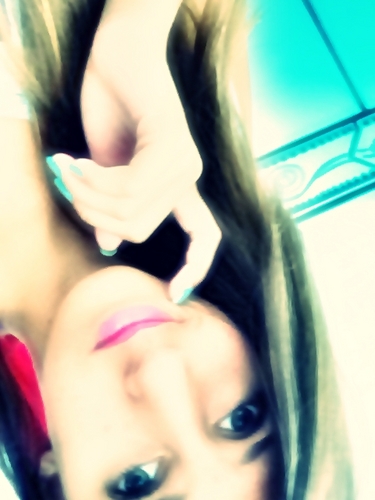 Pisciana,14 anos,chata,boba,são paulina,toco violão,Amo a Avril Lavigne,coca-cola,twitter,Odeio falsidade'' GOSTO? Segui..sg d volta''! =3