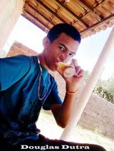 Eu sou uma pessoa q gosta de fikar seguindo meus idolos
e gosto mt de futebol,sou tricolor de coração...
