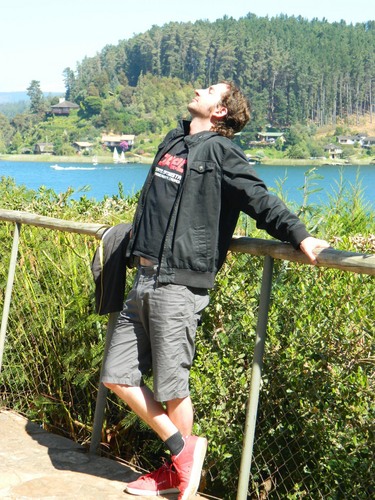 FerBarrenechea's profile picture. Cientista Político y Montañista. RN La Reina. Siempre feliz.