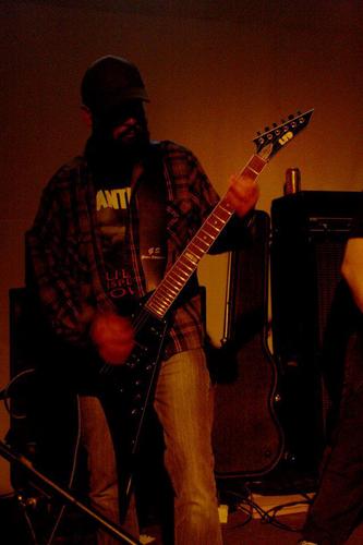 Breeder, musician, padre, hijo,hermano, nieto, abuelo.