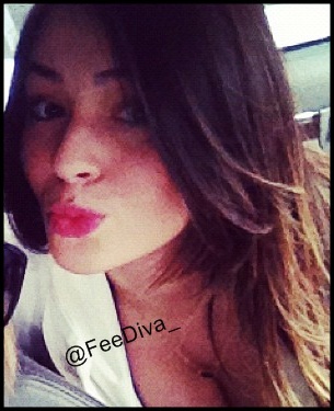 Linda demais, perfeita aos olhos do pai ♪.Fc dedicado para a diva mais linda @feebarroso  ♥  Eu te amo princesa ♥  Feito: 12-04-12 
Dona do fc : @MeuMuundo_Njr