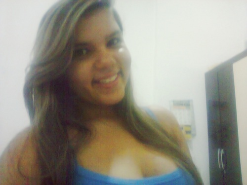 Umα pequenα pessoα, com sonhos de umα grαnde meninα !
Vivendo num mundo surreαl e estressαnte
tentαndo αpenαs ser feliiz ! 8)~