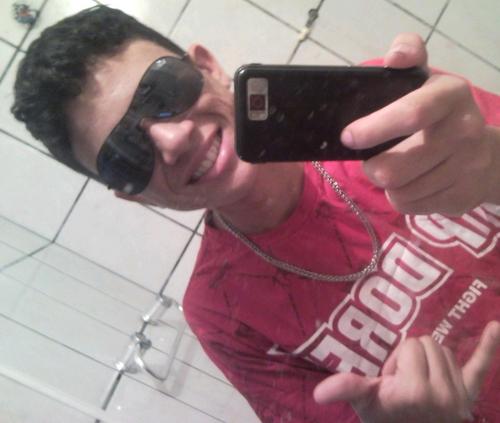 16 ans,meio chato,si vc e legal cmg eu sou legal com vc;)flw!!