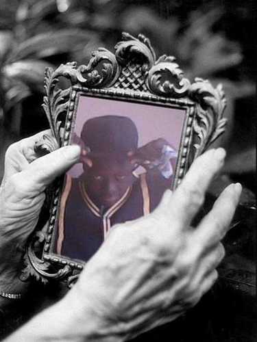 aloclear_2010's profile picture. A very handsome dark guy in nature......