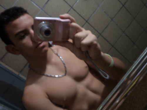 Alegriaaa & Ousadia PaPaiiii!! 
mlk Sonhador'