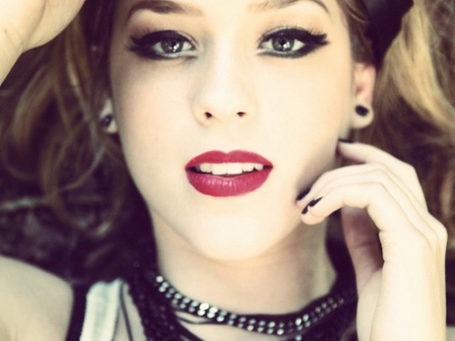 Meu ponto fraco .. @SophiaAbrahao ♥  . Since:20/08/11. Ofc: @Viviannsg @_gabrielguerra @anaclaudiapad @aleloyola @KarenMarinhoC . Ei , a @LuaBla_nco é a minha ♥