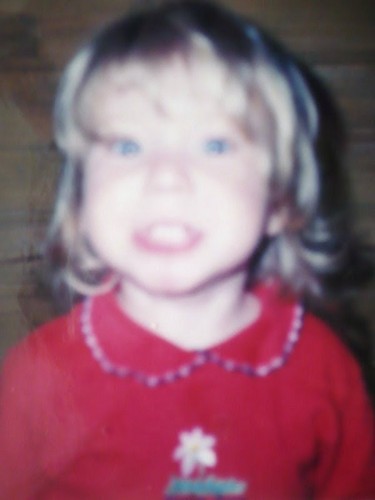 15 anos , carinhosa , ciumenta, feia e em busca do seu follow ;9