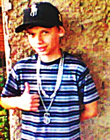 gosto de reggae,meu pai éh é o homem tijolo,minha maee faz parkout,gosto? entao segue aii ,,     pense positivo segue aii
;D