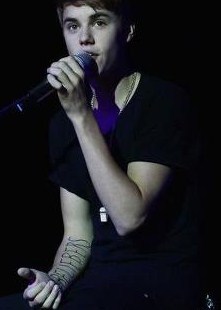 este FC é para demonostrar um pouco meu amor pelo justinbieber ♥ Since: 06/08/2011 :3