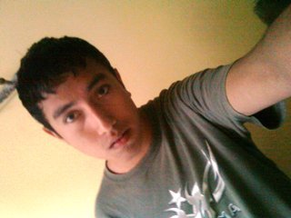 vivo en Huaral a 30 km de Lima, amo el Punk Rock, Hard Core, y todo lo que se llame Rock, mis amigos no tiene esta red social, pero me gustaria conocer mas gent