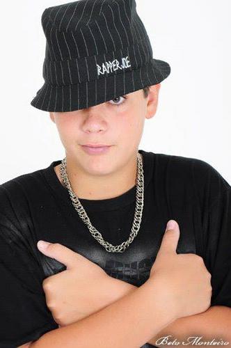1. o twitter é meu. 2. uso a foto que quiser. 3. coloco o BG que quiser. 4. posto o que quiser. 5. você não é minha mãe. 6. então vai toma no cú .