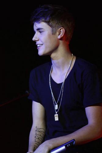 follow me justin♥ I said I'll never get to know justin but justin taught us to say, never say never, and that is what ago now