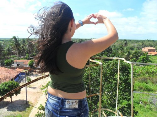 O destino faz os parentes, a escolha faz a amizade.