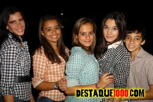 # “O tempo faz a gente esquecer. Há pessoas que esquecem depressa. Outras apenas fingem que não se lembram mais.”(y)