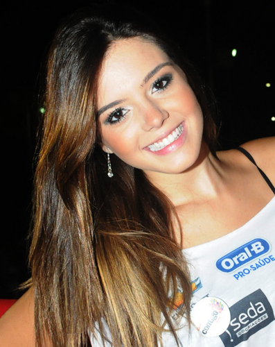 O que ela aguenta sorrindo, você não aguenta nem gritando. Charle Bronw Jnr *-* Since: 20/01/12 Oficializado em: --/--/  @_gilancellotti ♥