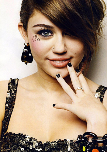 I'm a Sone, YulSic shipper and a biggest fan of Miley Cyrus. I'll follow anyone follow me!^^I love SNSD. I'm a GorJess spazzer