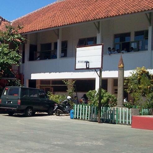 smp dewi sartika bandung. jalan kautamaan istri no 12 bandung.