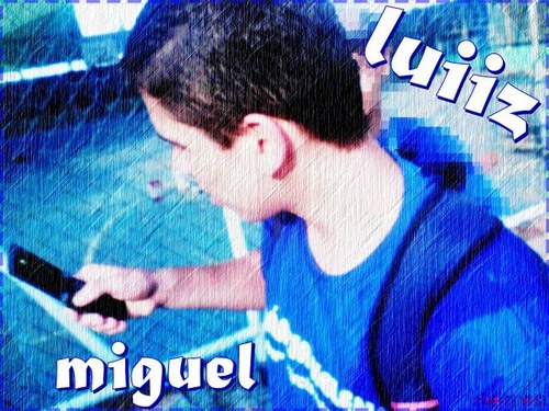sou um menino muito dbooa que gosto de zoar com os amigos,(amigas)e sou tricolor com muito orgulho = )