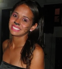 tímida ,sensível, ciumenta, possessiva, boba, insegura,romântica,chorona,mandona,orgulhosa, irônica,sonhadora,exagerada e dramática. Segue? sigo de volta . s2
