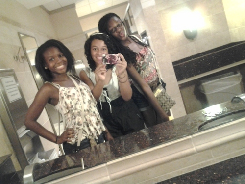 TyannaMarizzles's profile picture. 14. Singlee. Bout to be Texan. #teammindless.