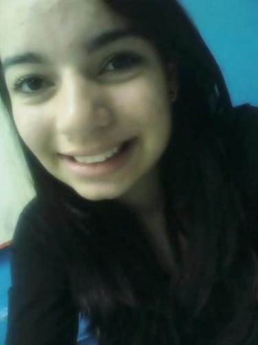Eu sou uma mistura. Uma mistura de amor e ódio, de riso e de choro, de gentileza e ignorância, de sabedoria e idiotice.