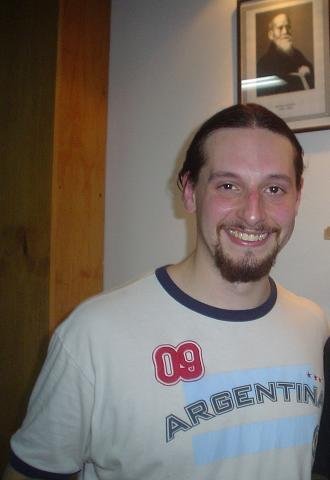 Karateca (SKIF), Ingeniero en informática, trabajador, emprendedor y empresario. Siempre apostando al futuro. I'm a GNR fan!