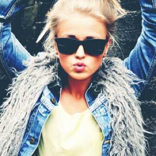 Hey I'm Peyton!!I play Holly Hills in the 'Diary of a Wimpy Kid' films & Emma Ross on Disney Channel's 'Jessie' XOXO :D :D