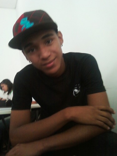 A vida é muito importante para ser levada a sério.
http://t.co/T0LiPcJuT5