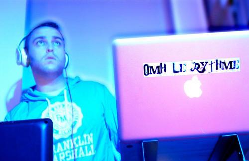Deejay & amante de la música.(S&E)