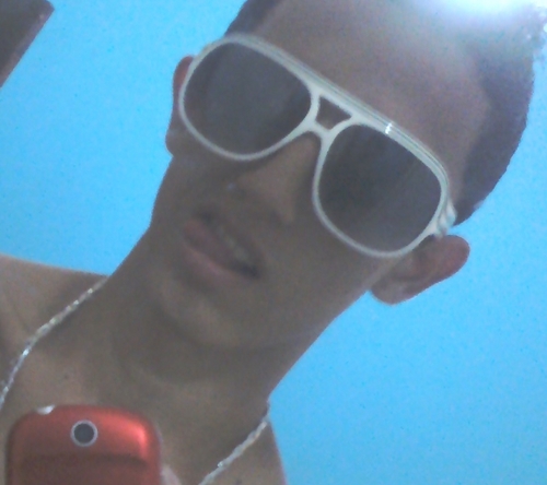 Seguem ! @_Thiagao07 Acredite em você mesmo, pois é só você que pode se alto julgar. Saiba valorizar quem te ama, esses sim merecem seu respeito.