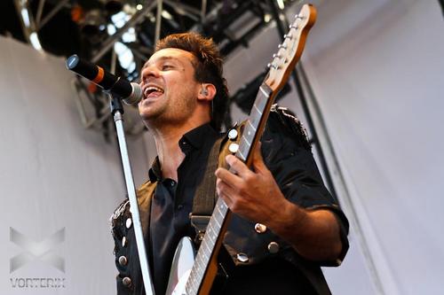 deCharpentier's profile picture. Junio es el mes.Comienza la cuenta regresiva.Ser feliz con tan poco,vale.