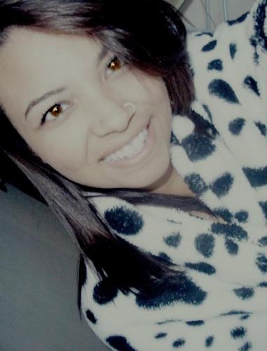 No fim você coloca um sorriso no rosto e finge que é sincero, até q a vida o faça realmente ser Talvez os amores eternos sejam amenos e os intensos, passageiros