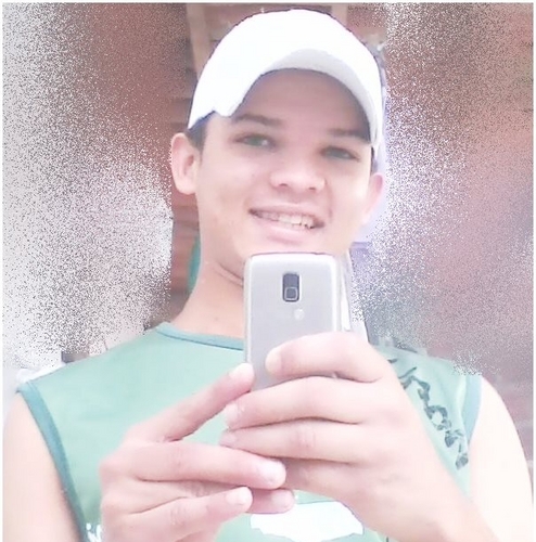 Sou aquele que não segue padrões...
Que estrapola na hora de se divertiirQue ama além do que se chama amor...