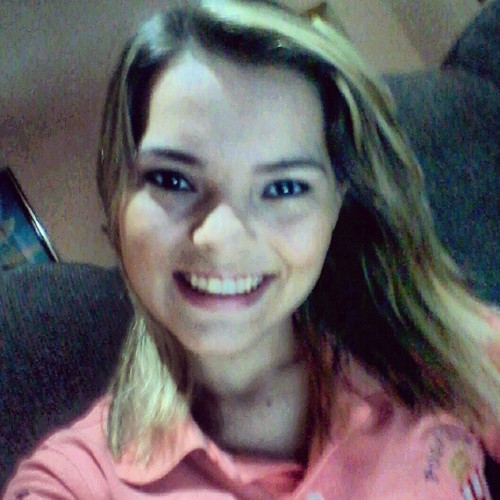 Quem foi que disse que é impossível ser feliz sozinho?    Vivo tranquilo, a liberdade é quem me faz carinho!