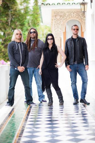Melhor banda *--* @evanescence @AmyLeeEV @Tim_McCord @TerryBalsamo // Site Official http://t.co/NWYYJ28IvB