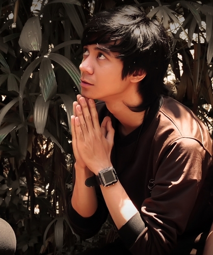 honest,good,melancholy,funny,sometimes annoying,cool,mischievous...... it just mee

fb : http://t.co/n4Snw6a94N
^divtarangga^