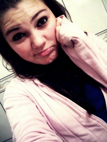 sou a irma da @menina_maahh, neguinha da @hellocwb_ , o @SouAdotadO me ama mt u.u  , sou o viçio do @owillwonka ,amo o @projota e quero te morde rawr , segue :3